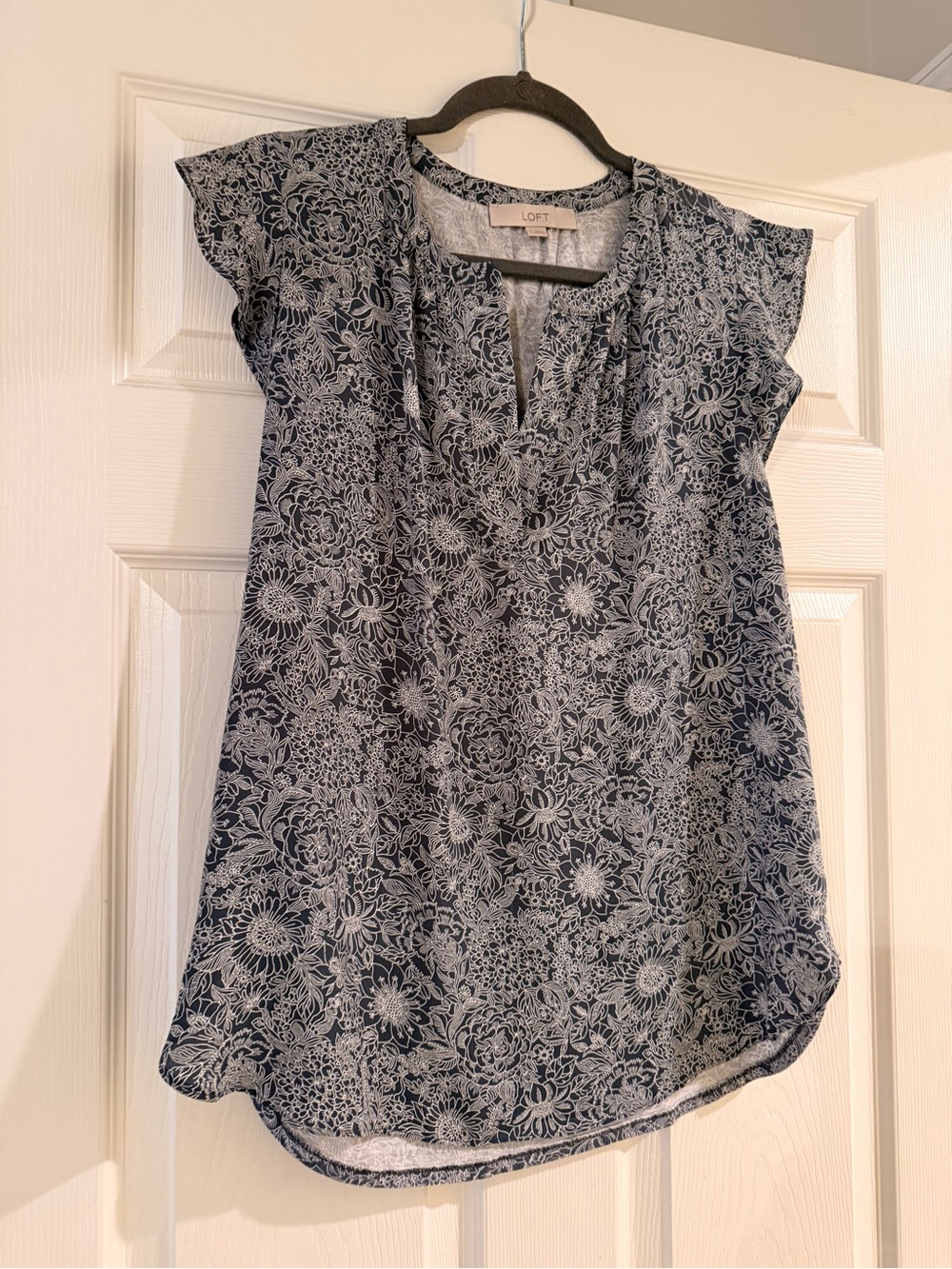 Ann Taylor Factory Navy and White Floral Flutter-Sleeve Blouse